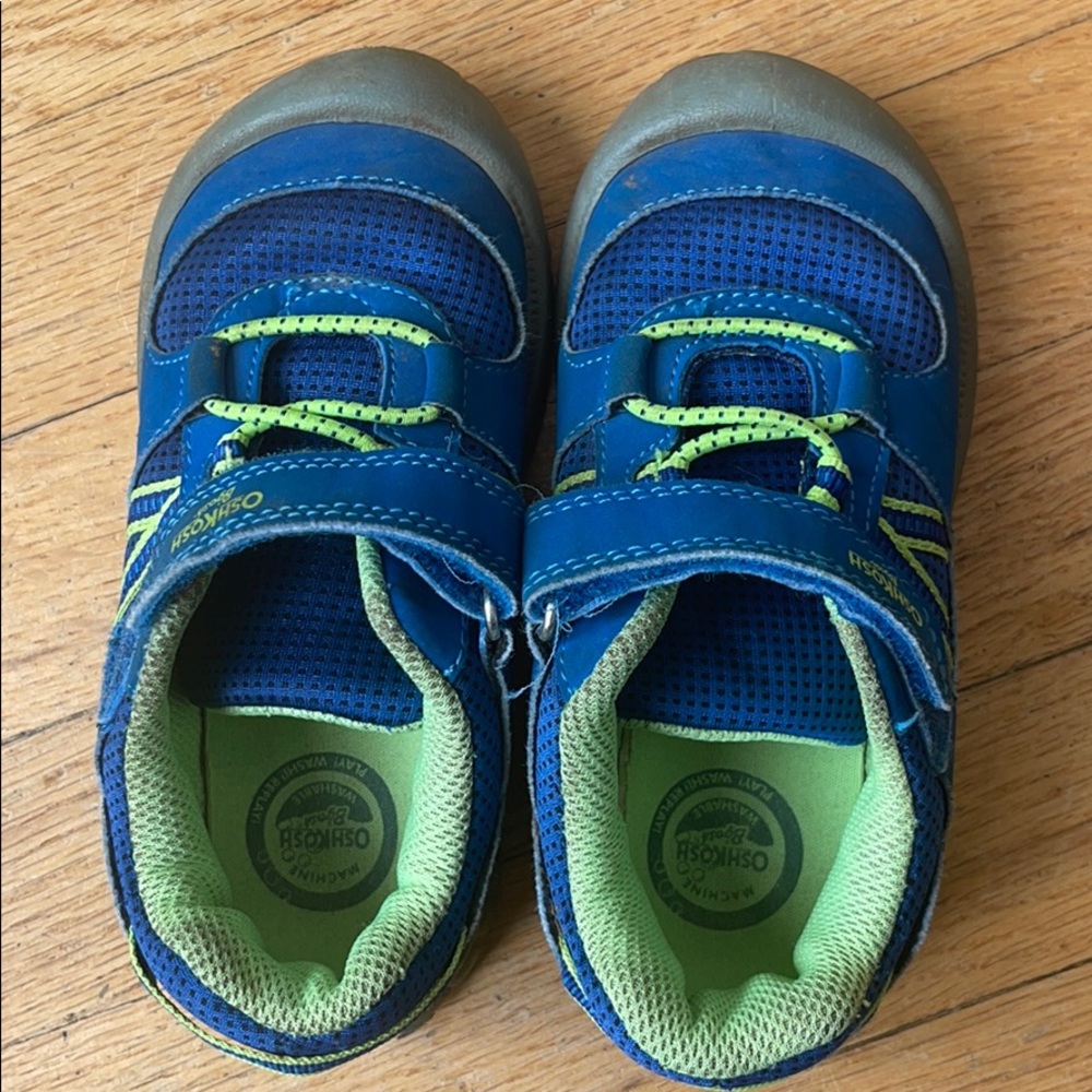 OshKosh B’gosh sneakers size 10
